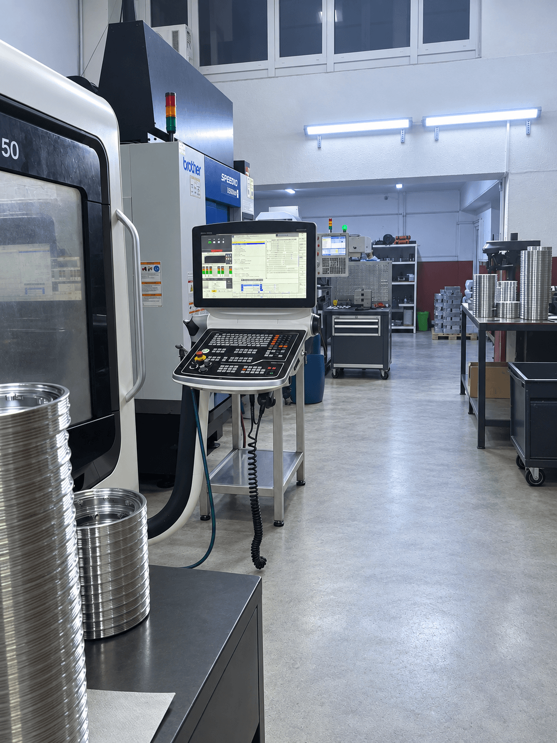 ERK Makina atölyesinde işleme merkezleri ve işlenmiş parçalar
